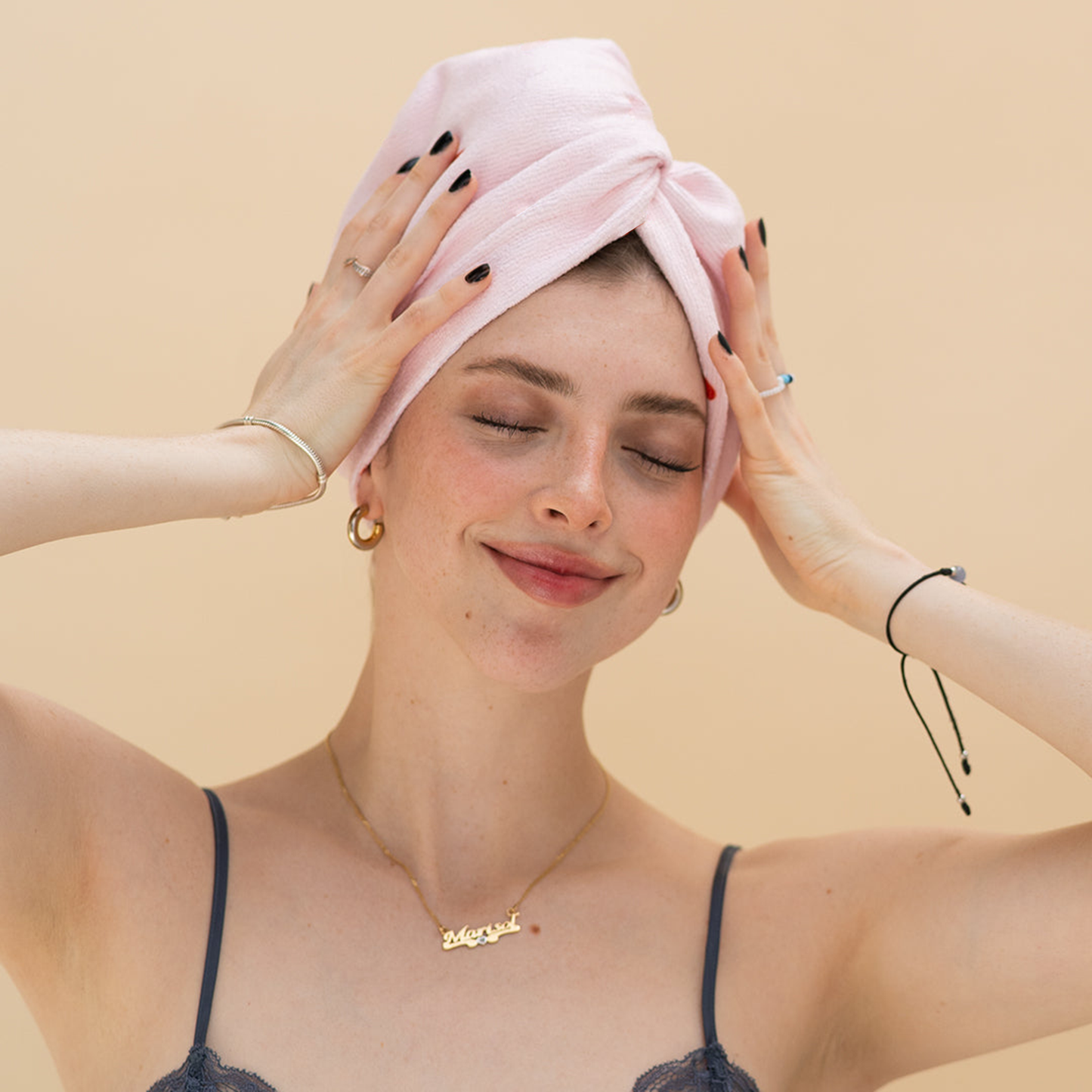 TOALLA DE MICROFIBRA SÚPER ABSORVENTE – Seca tu cabello en minutos sin frizz y sin maltratarlo